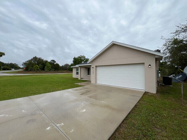 Building Photo - Beautiful 3 BD/2BA Home in Ocklawaha!!