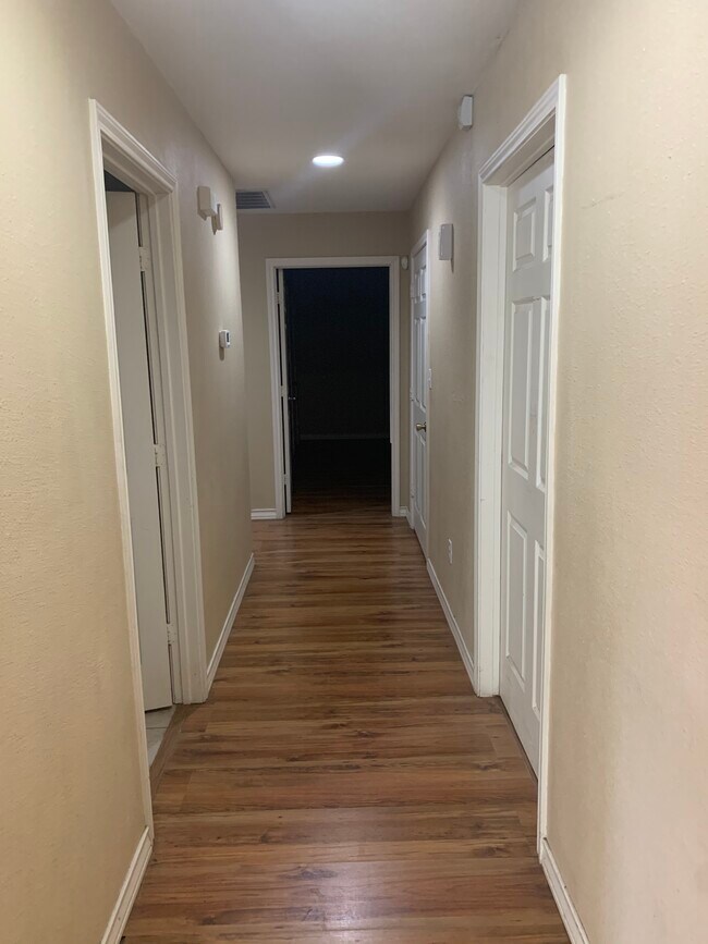 Foto del edificio - 917 N Hancock Ave