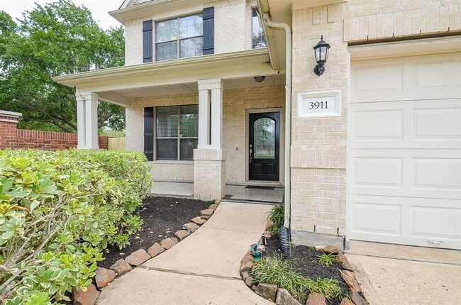 Building Photo - 3911 Fallsbrook Ct