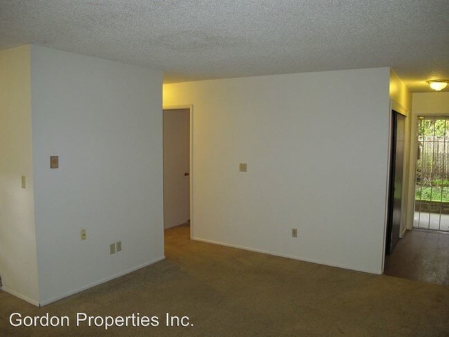 Building Photo - 4406 SE 28th Ave