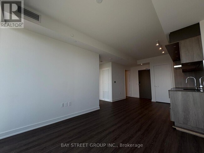 Photo du bâtiment - 448 Burnhamthorpe Rd W