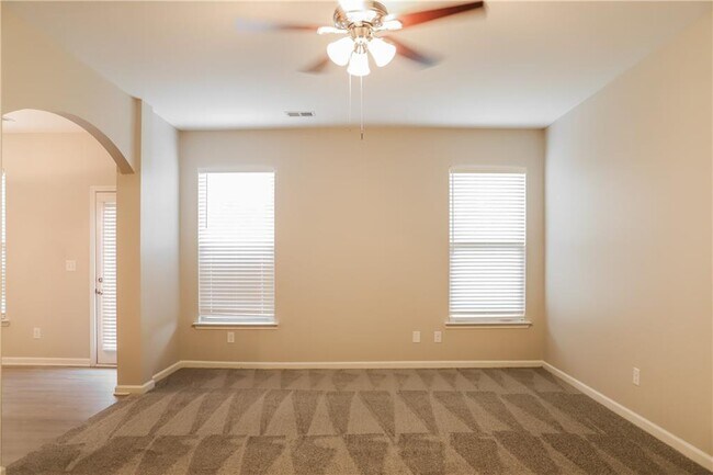 Foto del edificio - 7105 Creeksong Dr