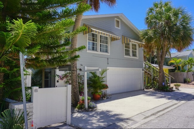 Building Photo - 2808 Pass a Grille Way