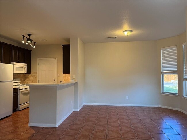 Building Photo - 2100 Pipers Field Dr