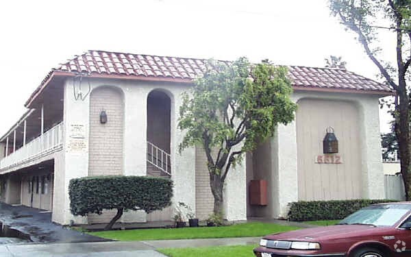 Building Photo - 6612 SYLMAR AVE