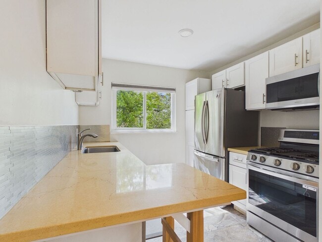 Building Photo - **Bright & Spacious 1BR Near UC Berkeley | Hardwood Floors + Natural Light**