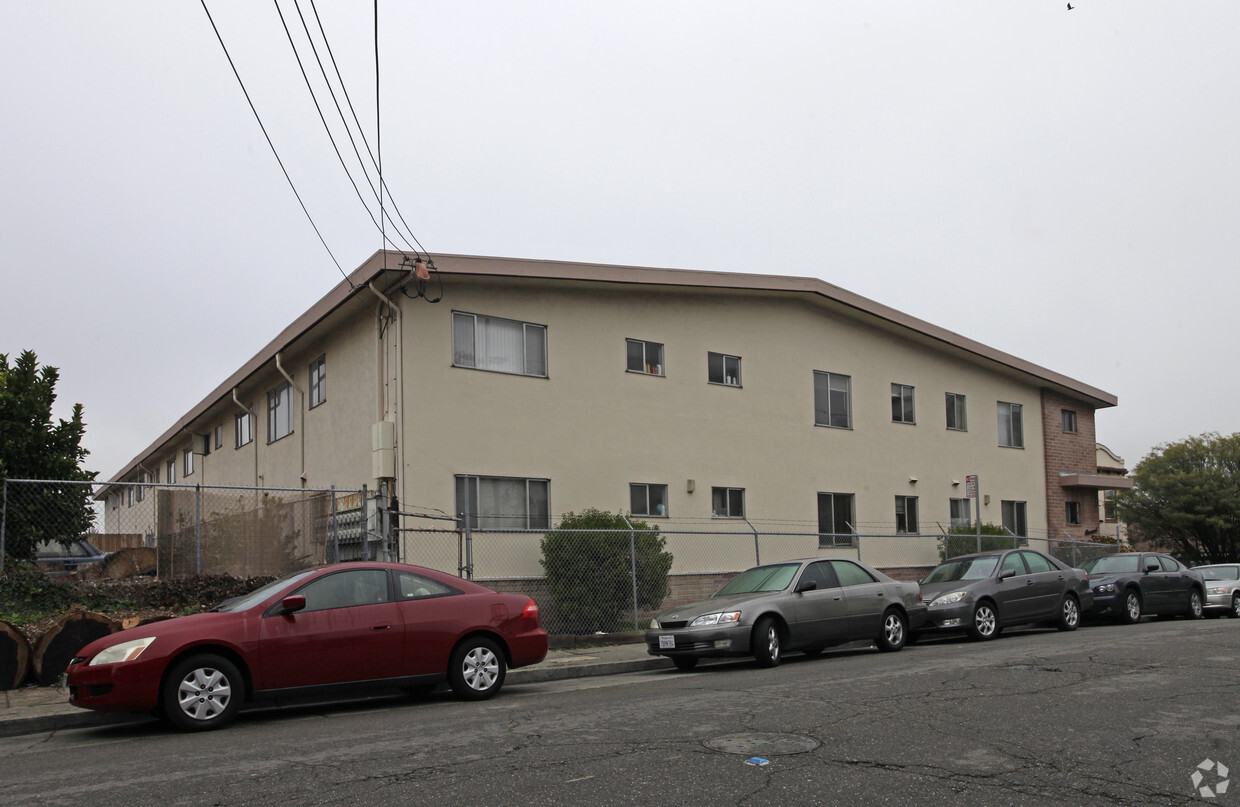 Building Photo - Crestwood Apartments