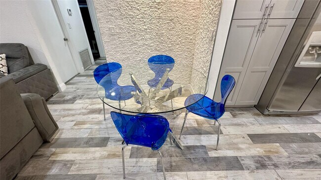 Foto del edificio - 4751 NE 10th Ave