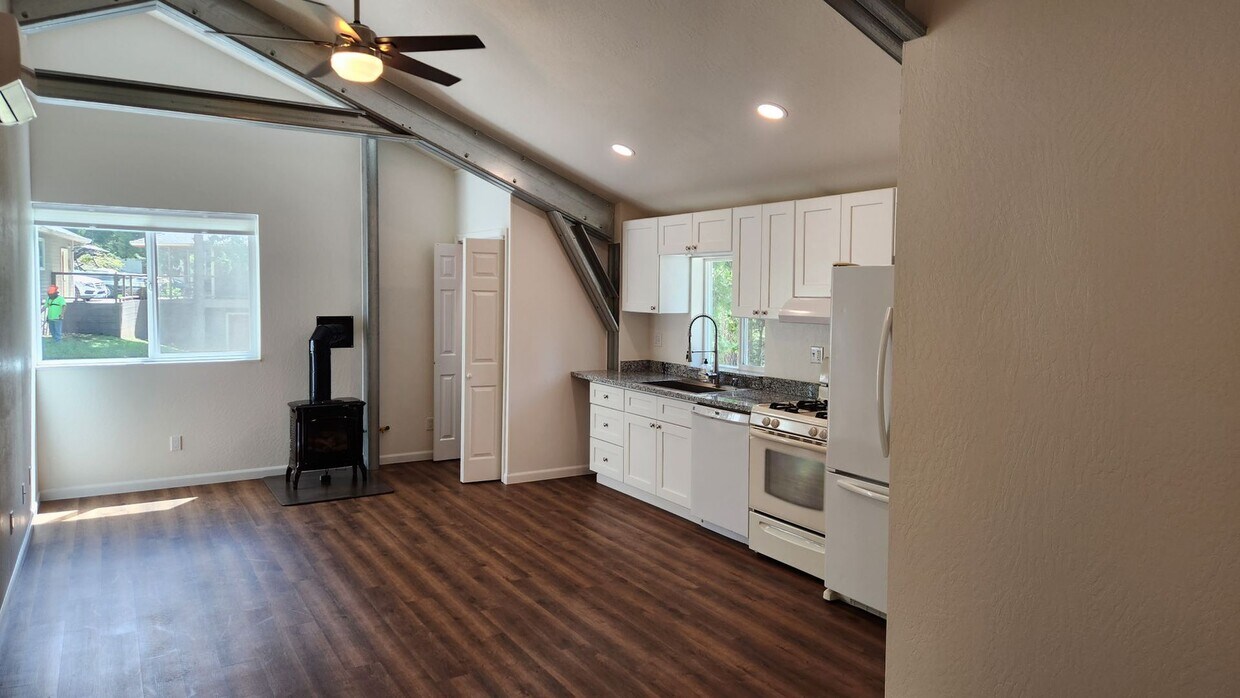 12646 Idaho Maryland Rd Unit A, Nevada City, CA 95959 Room for Rent