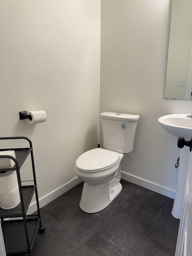 Foto del edificio - HARD TO FIND 4 BEDROOM