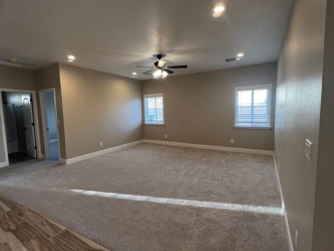 Building Photo - 3 Bedroom Home Located in El Camino Village PETS OK