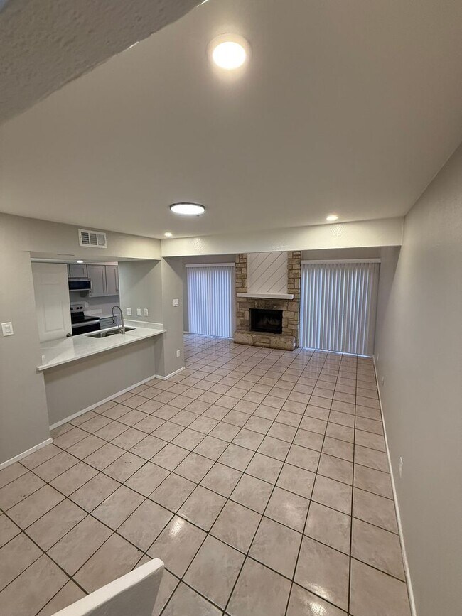 Foto del edificio - Yuhashi Properties1 (1606 Waterloo Trl)