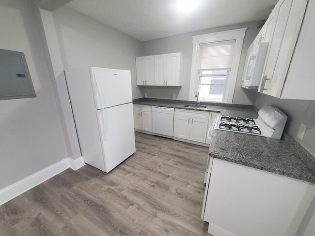 Photo - 738 Washington St Apartment