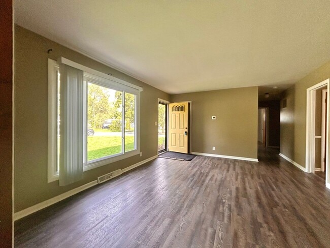 Foto del edificio - Three Bedroom Ranch in Northeast Grand Rapids