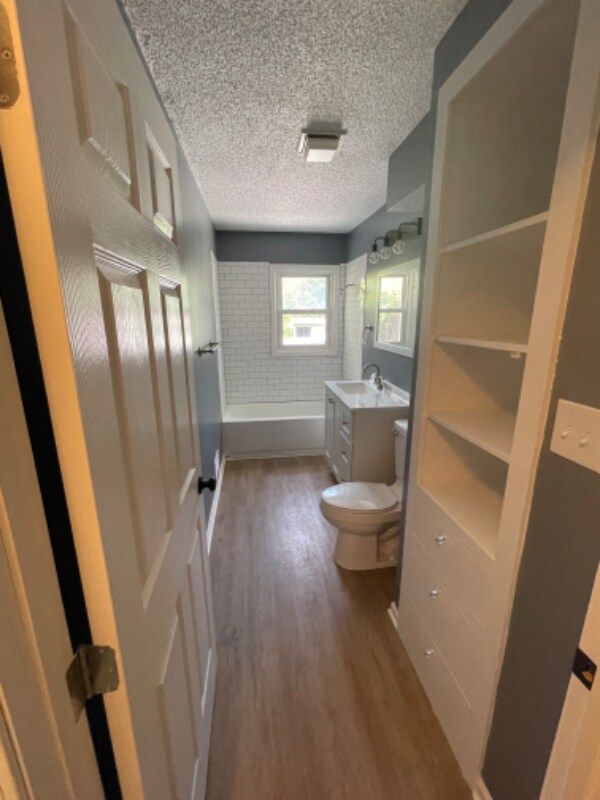 Foto del edificio - 106 W 8th St