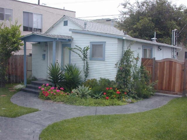  - 4594 Hawley Blvd