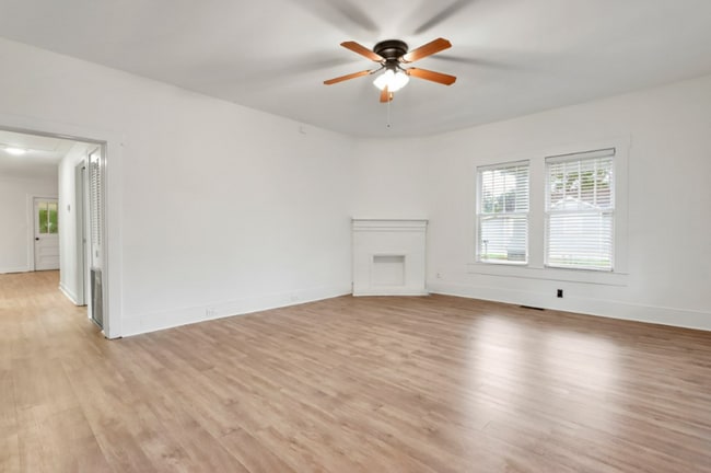 Foto del edificio - 591 E Cherry St