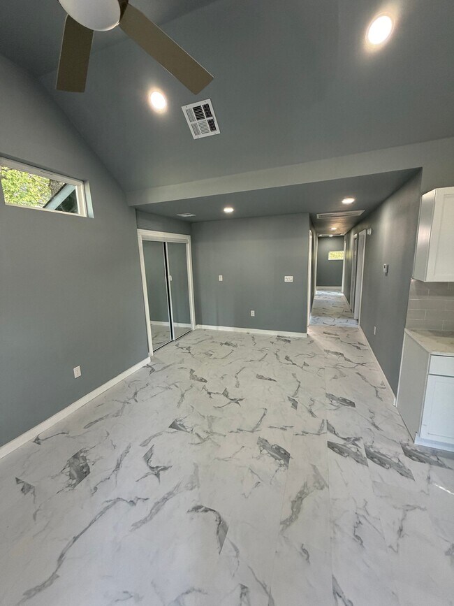 Foto del edificio - 2507 N Rockford Ave