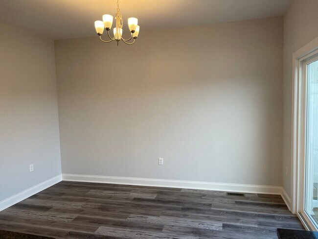 Foto del edificio - Townhouse for Rent in Crescent Ridge