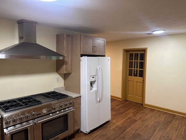 Foto del edificio - 5066 Rockbridge Rd SW