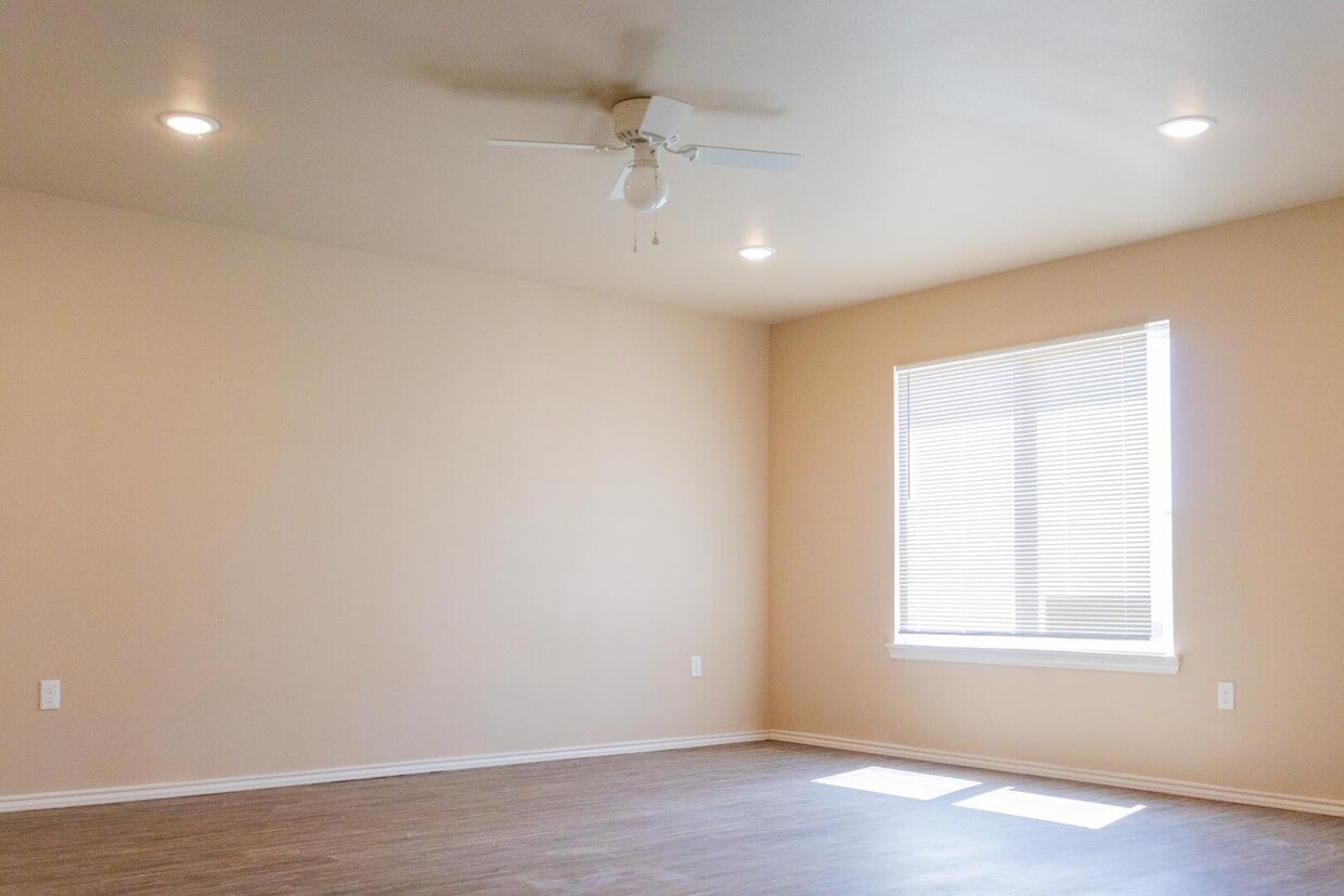 Foto principal - 2409 N Ave N