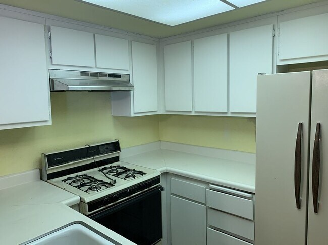 Building Photo - 16590 Terrace Ln