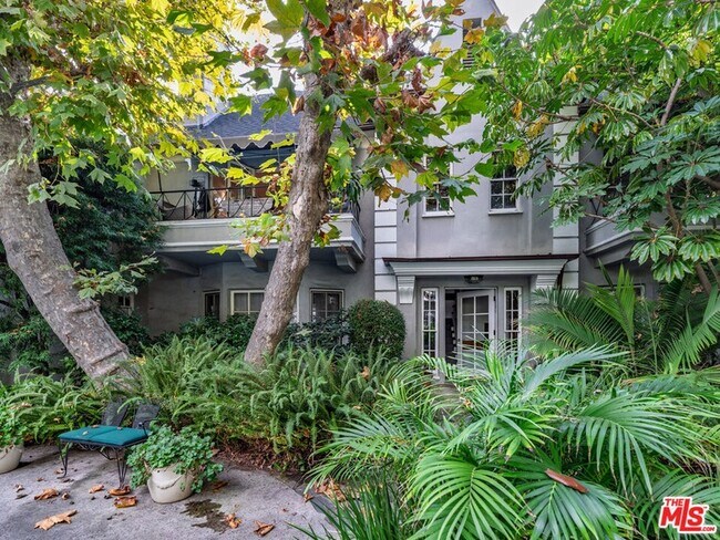 Foto del edificio - 1321 Hayworth Ave