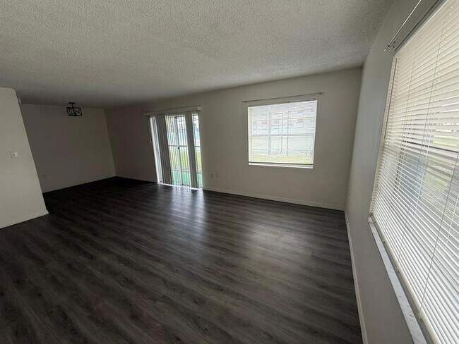 Foto del edificio - 2503 N Alafaya Trail