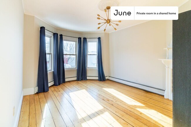 Foto del edificio - Room in Shared 4 bed/1 bath home
