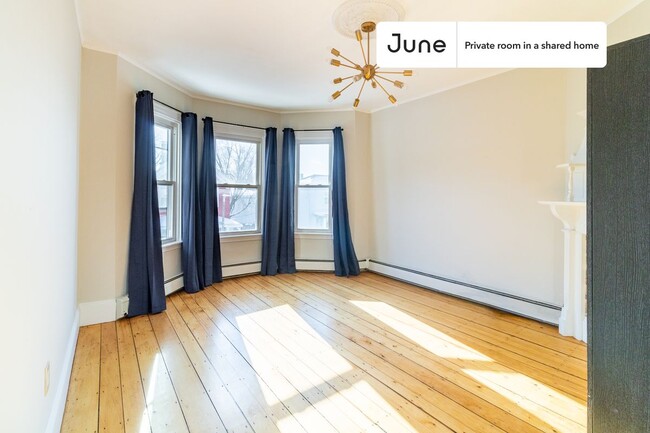 Building Photo - Room in Shared 4 bed/1 bath home