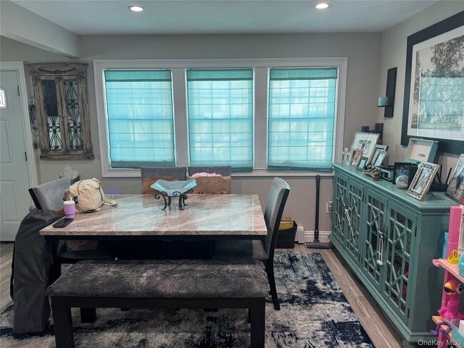 Foto del edificio - 614 Monroe Blvd