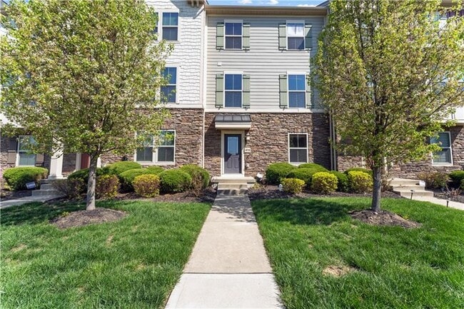 Photo - 410 Fairmont Dr Townhome