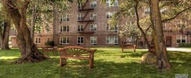 Building Photo - 2 bedroom in Bellerose NY 11426