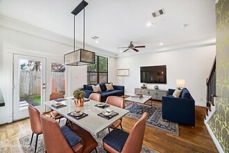 Building Photo - 828 W 19th St