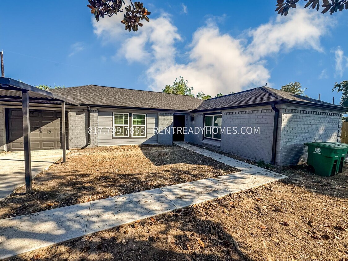 Foto principal - 5017 Higgins St