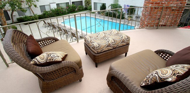 Foto del edificio - 5461 Yarmouth Ave
