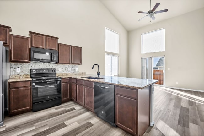 Building Photo - 11385 Mount Angel Heights