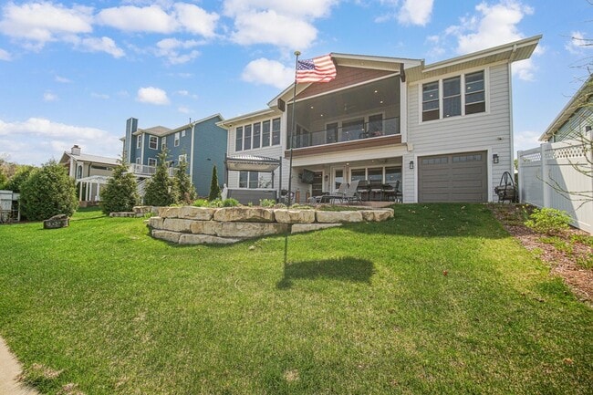 Building Photo - 1193 Bay Side Dr