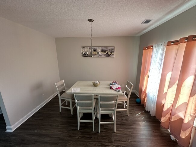 Foto del edificio - 544 Abode Ave