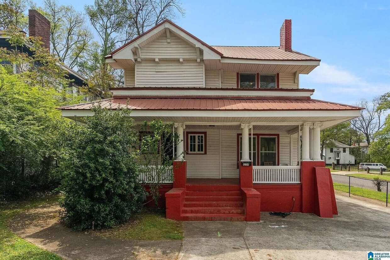 Primary Photo - Stunning 5 Bedroom # Bathroom House in Bir...