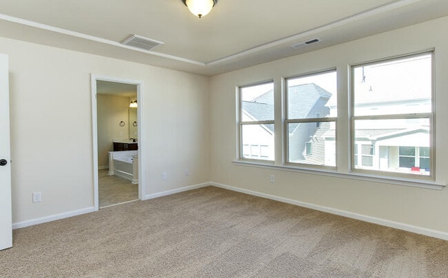 Building Photo - 128 Begen St