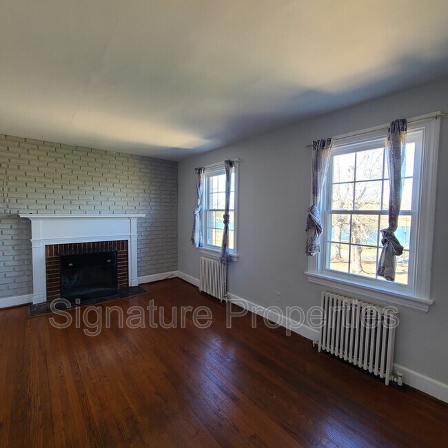 Foto del edificio - 903 Lake Rd