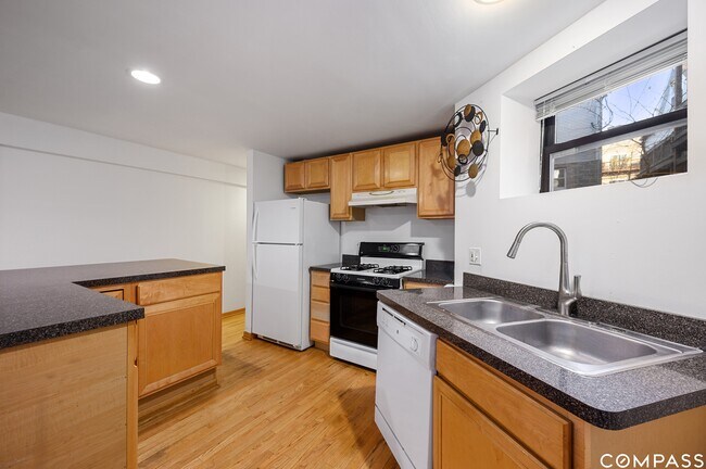 Building Photo - 3135 N Clifton Ave