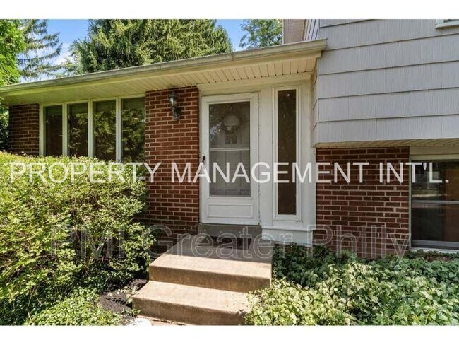 Building Photo - 201 Murray Dr