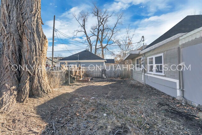 Building Photo - 629 1/2 S 400 E