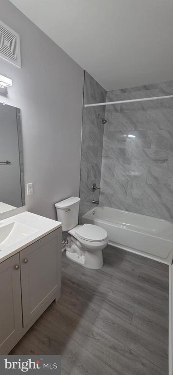 Building Photo - 1400 Staples St NE