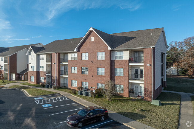 Foto del edificio - Donaghey Court Apartments