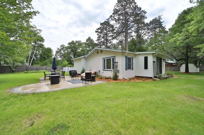 Foto del edificio - Newly Remodeled 3 Bedroom Lake Home on North Long Lake