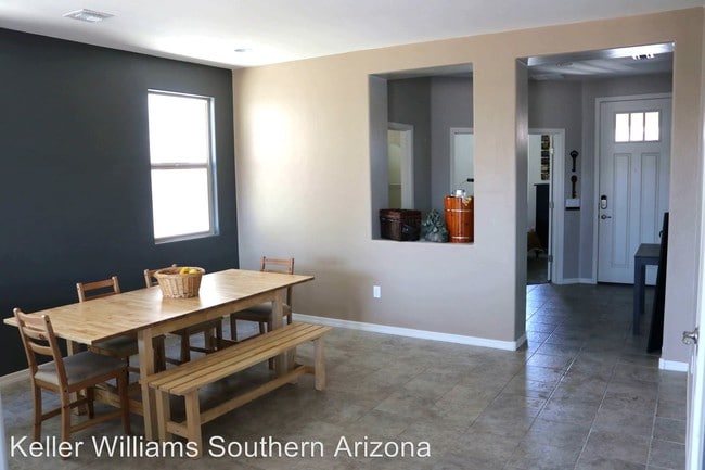 Building Photo - 5 br, 2.5 bath House - 13822 S Camino Acelga