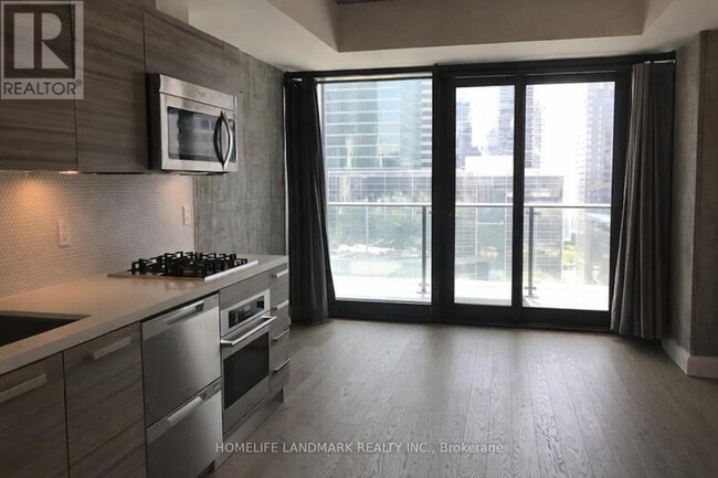 Building Photo - 224 King St W